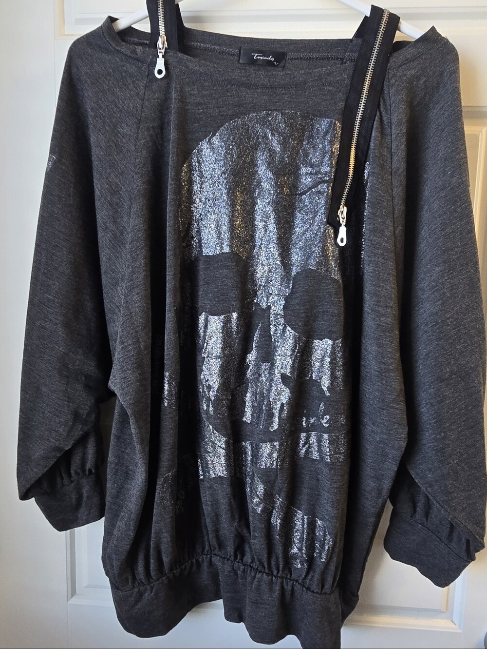 Tmind Grey Skull Graphic Cold Shoulder Zipper Sweatshirt - Large